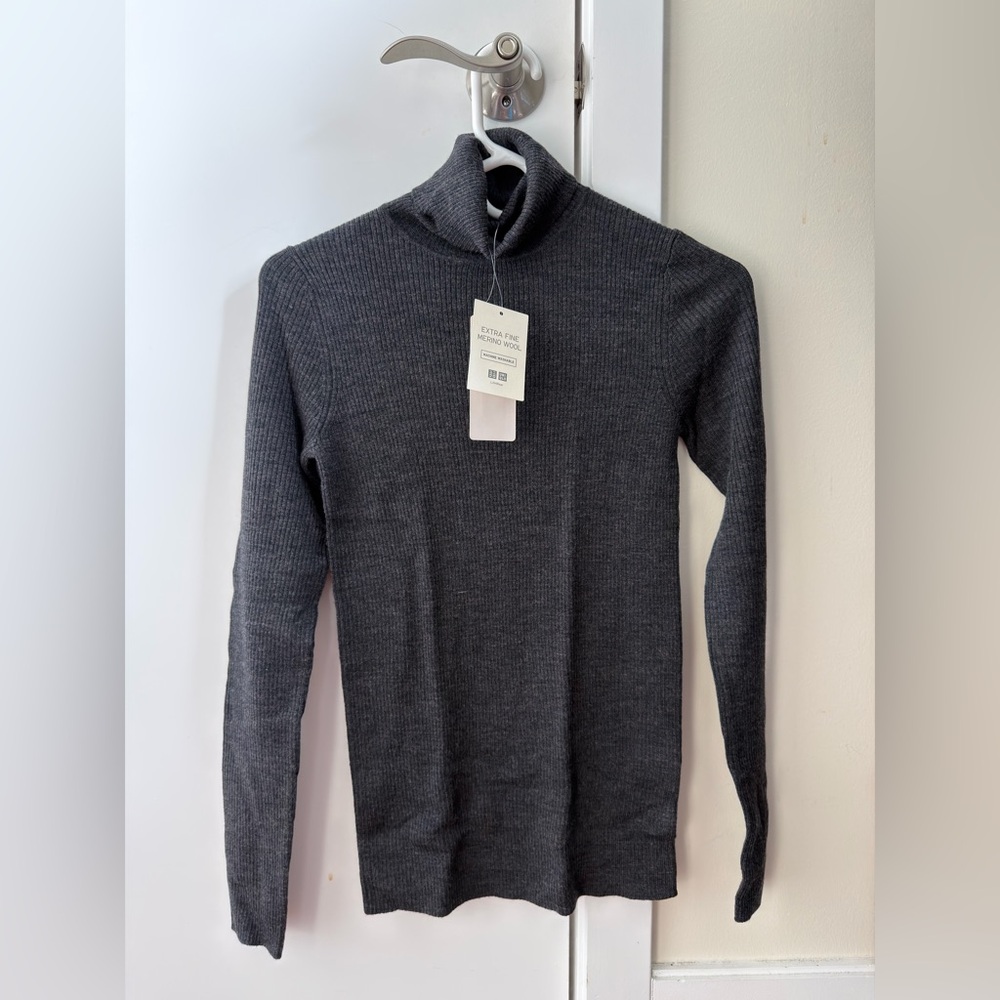 New Uniqlo Merino Wool Ribbed Turtleneck Sweater